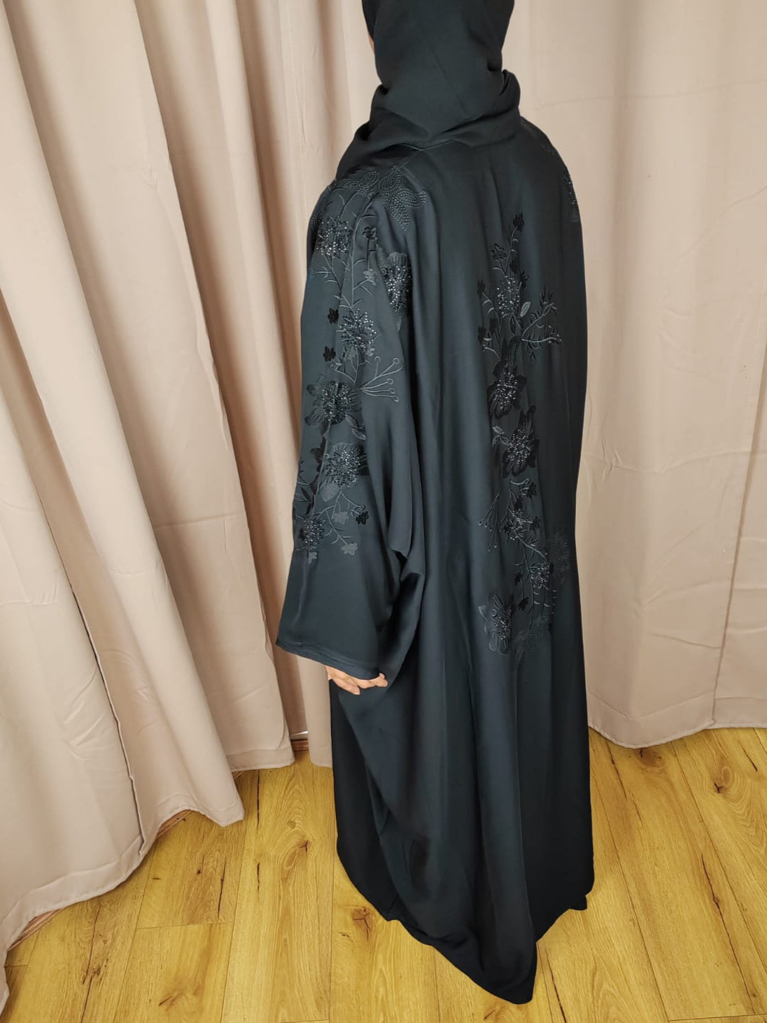 Aaliyah batwing closed abaya