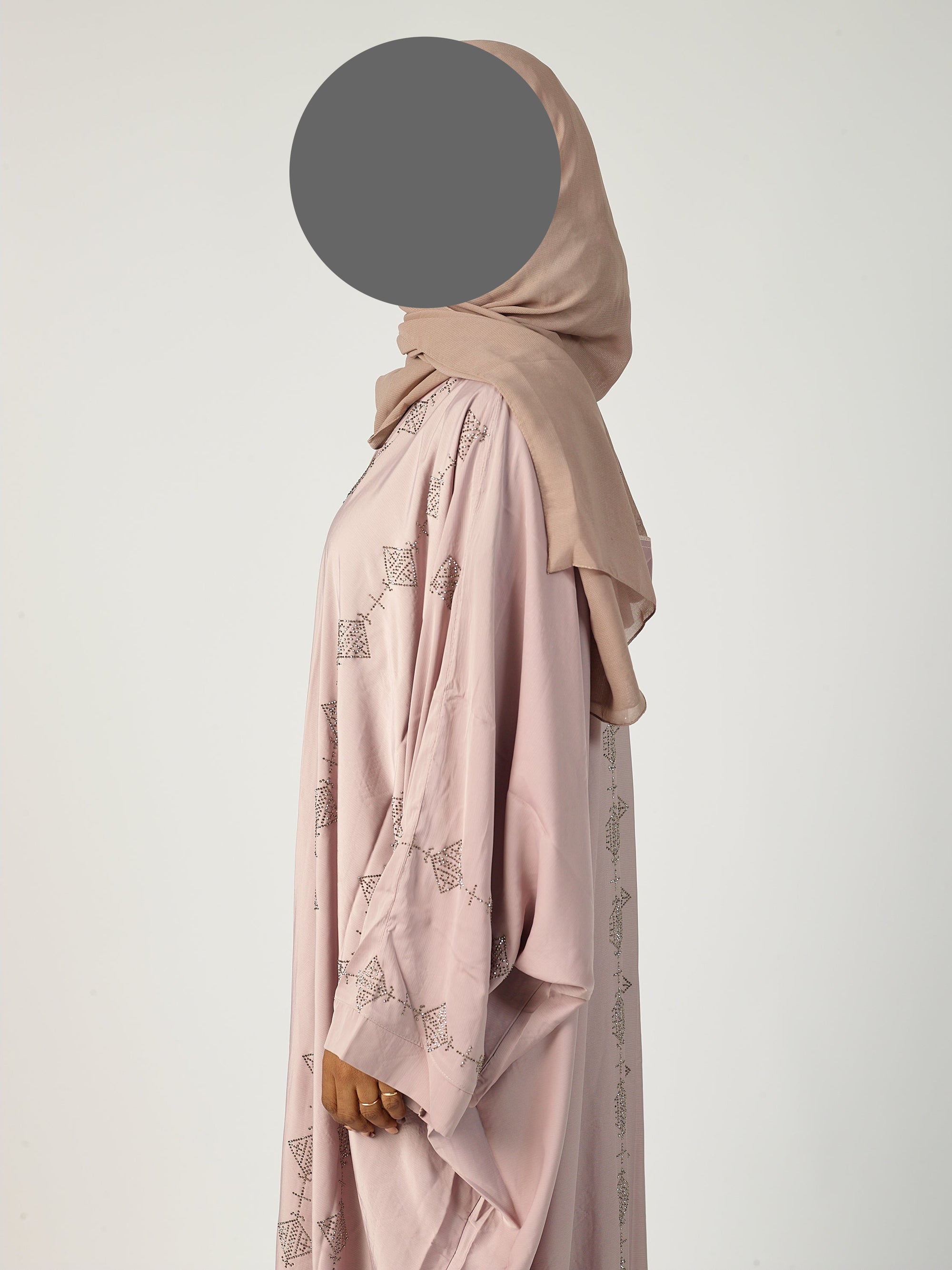 Naila abaya