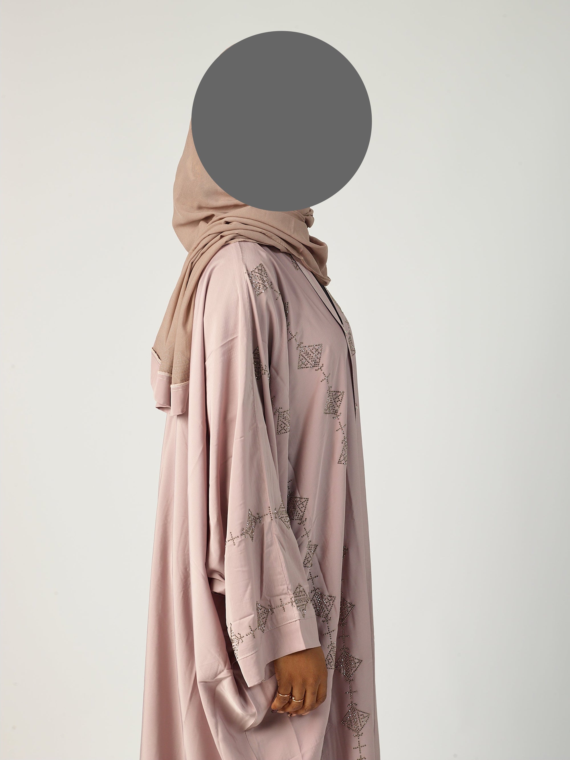 Naila abaya