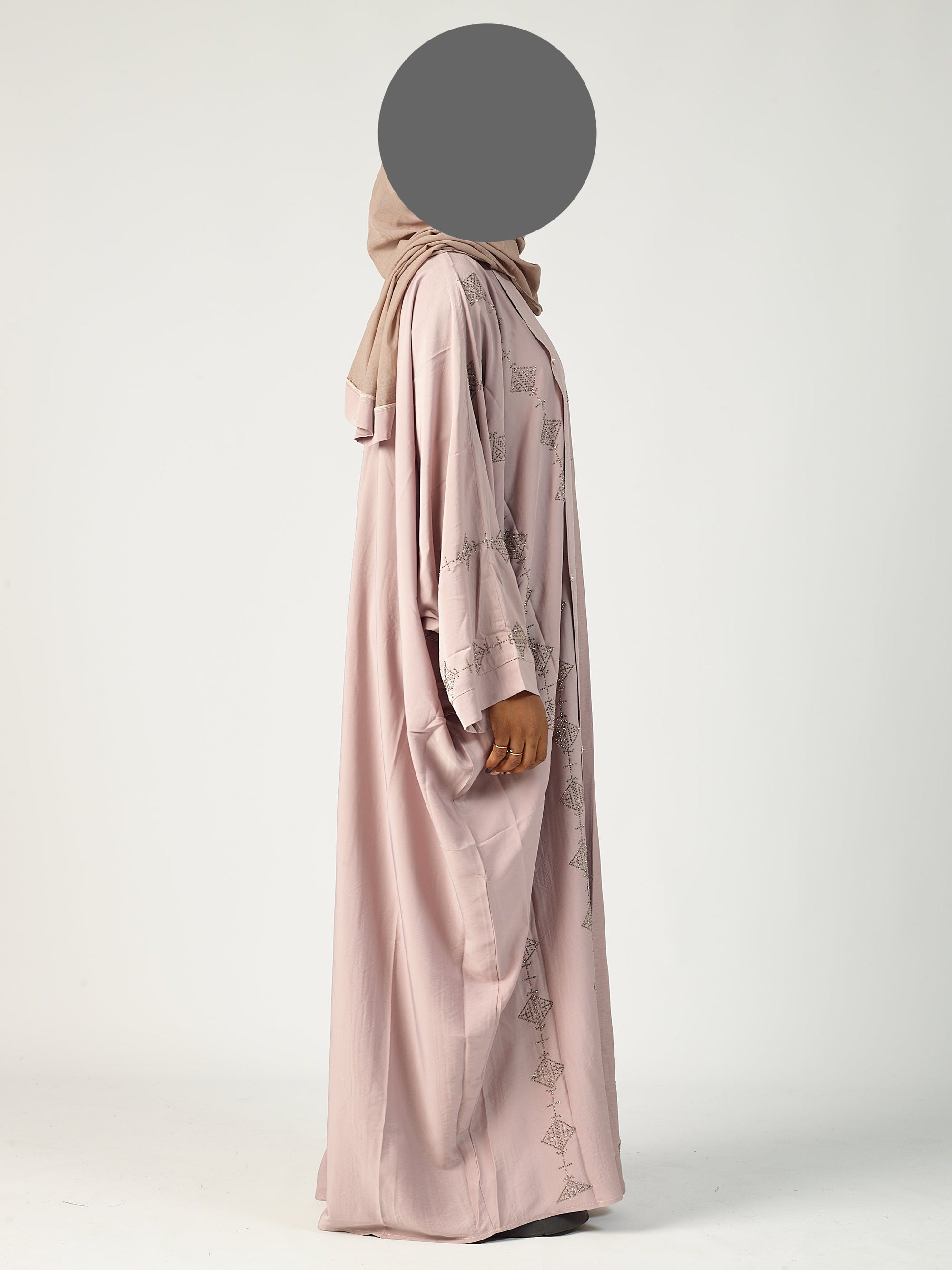 Naila abaya