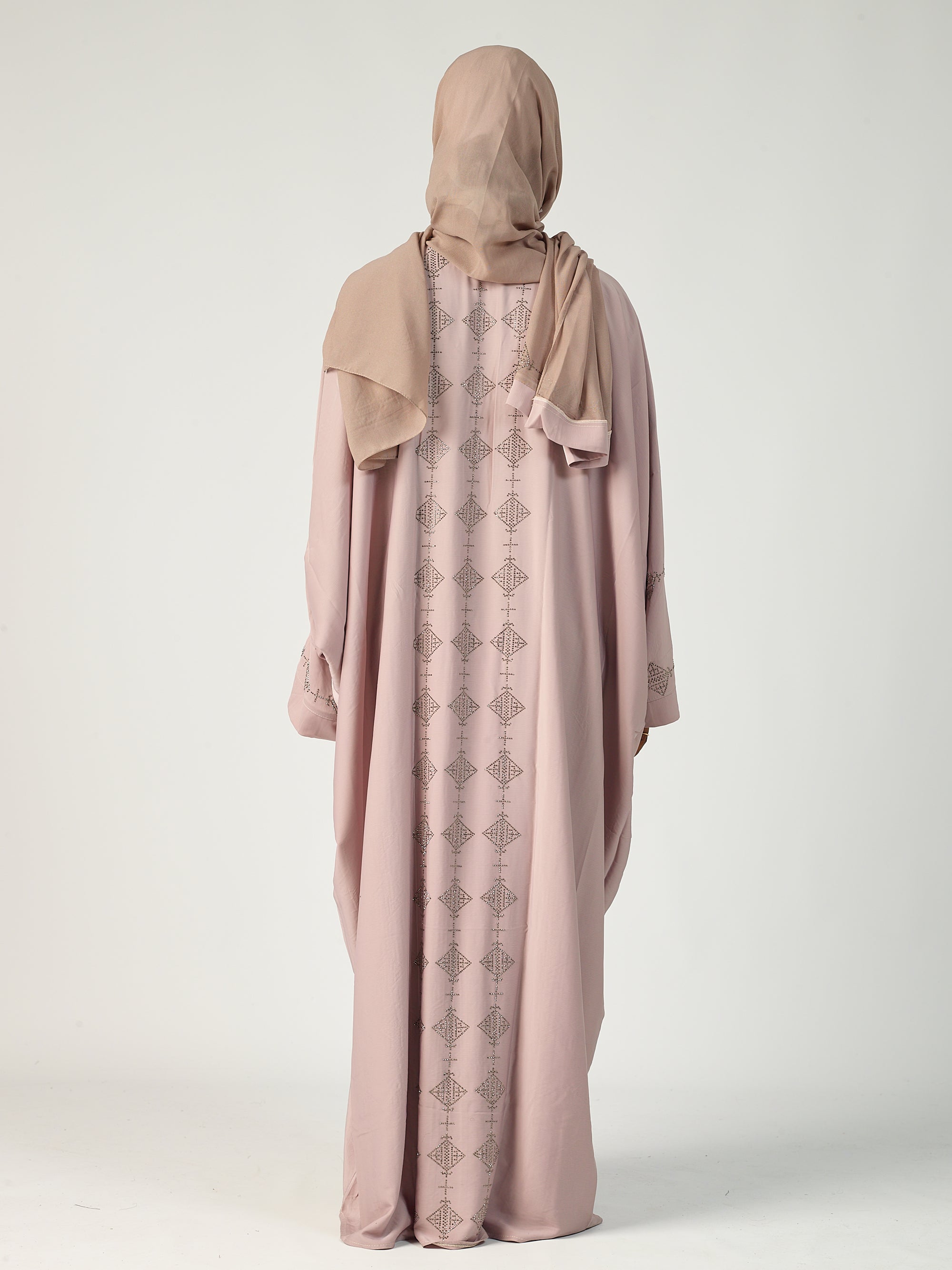 Naila abaya