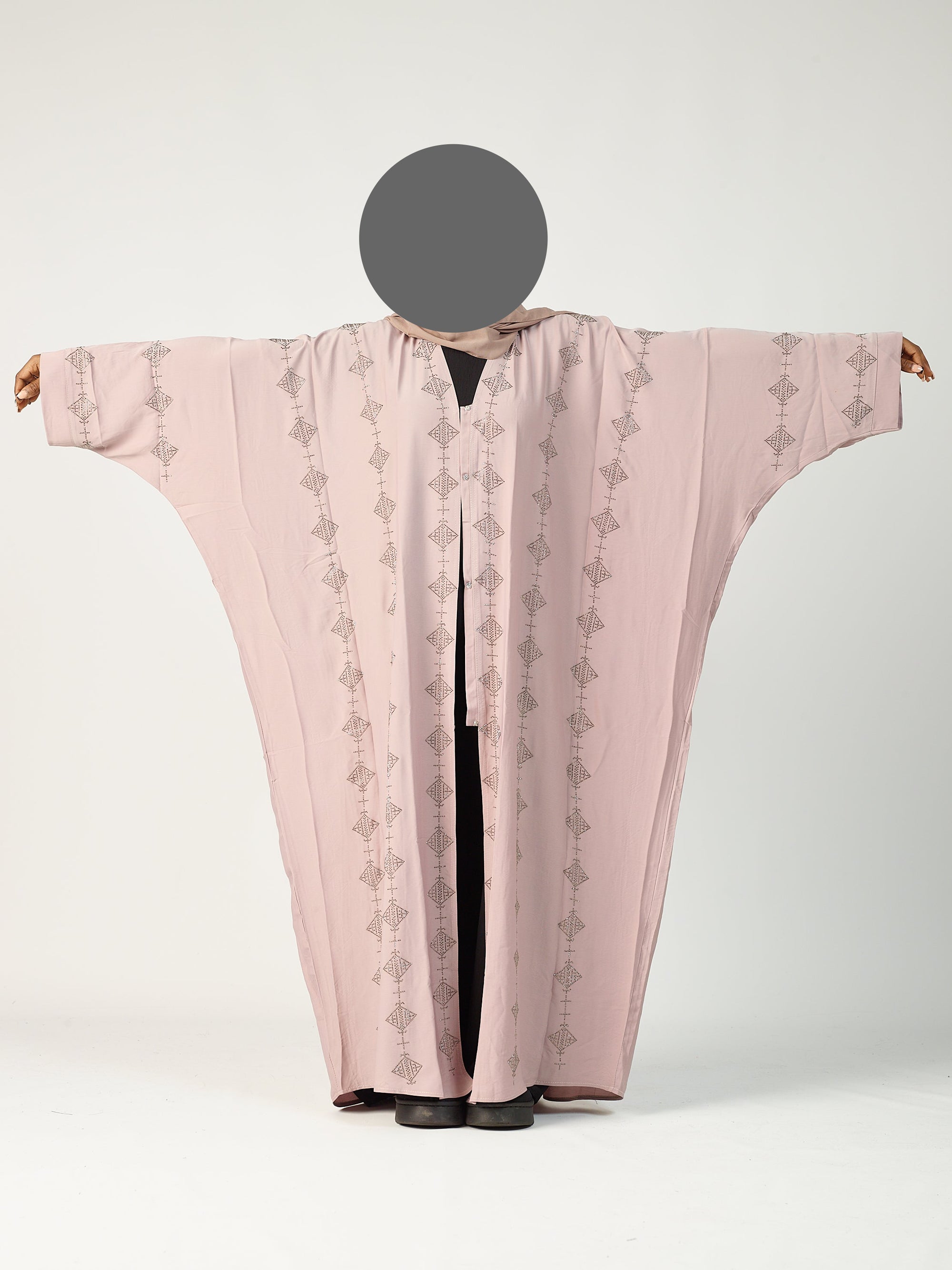 Naila abaya