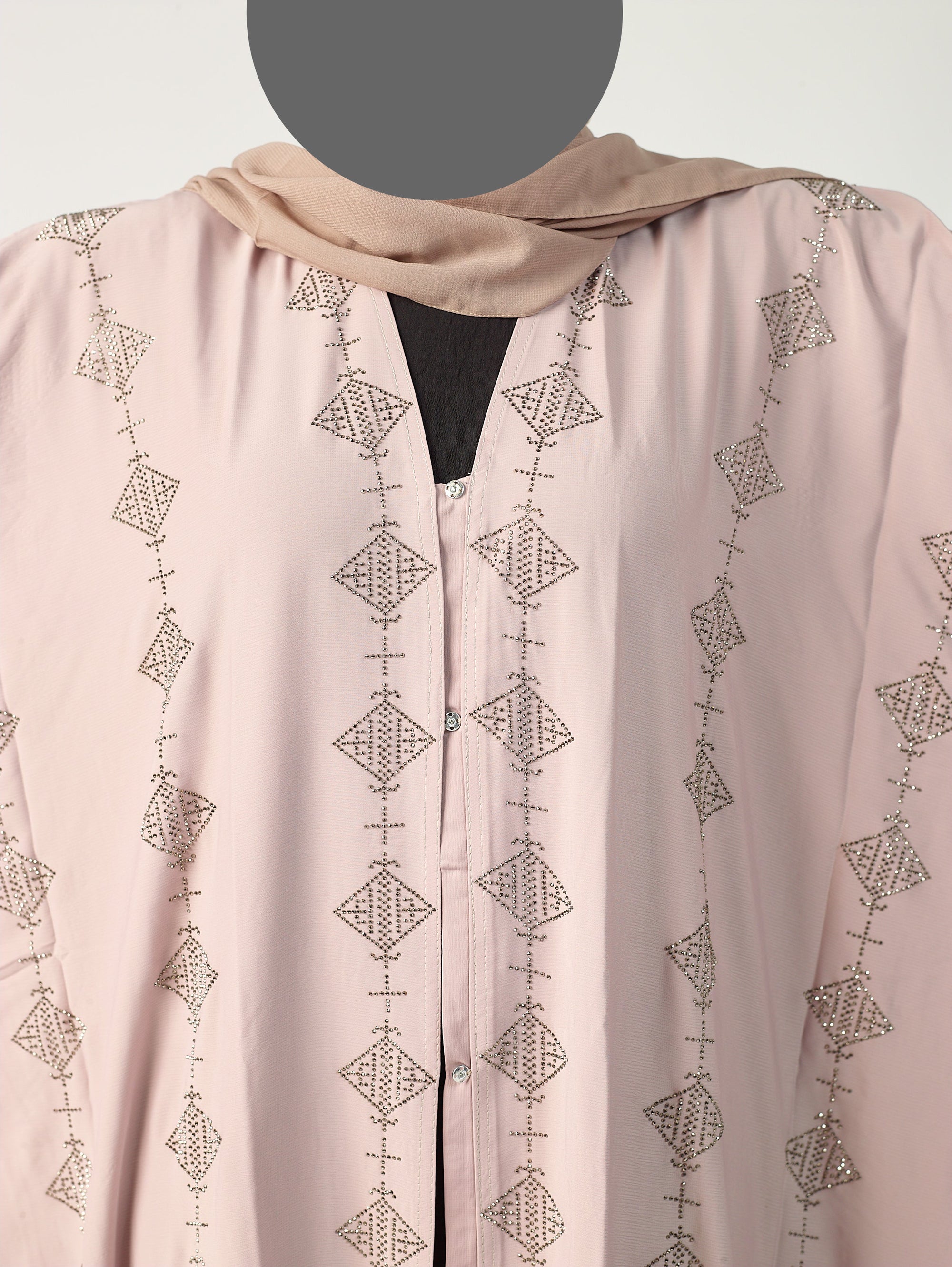 Naila abaya