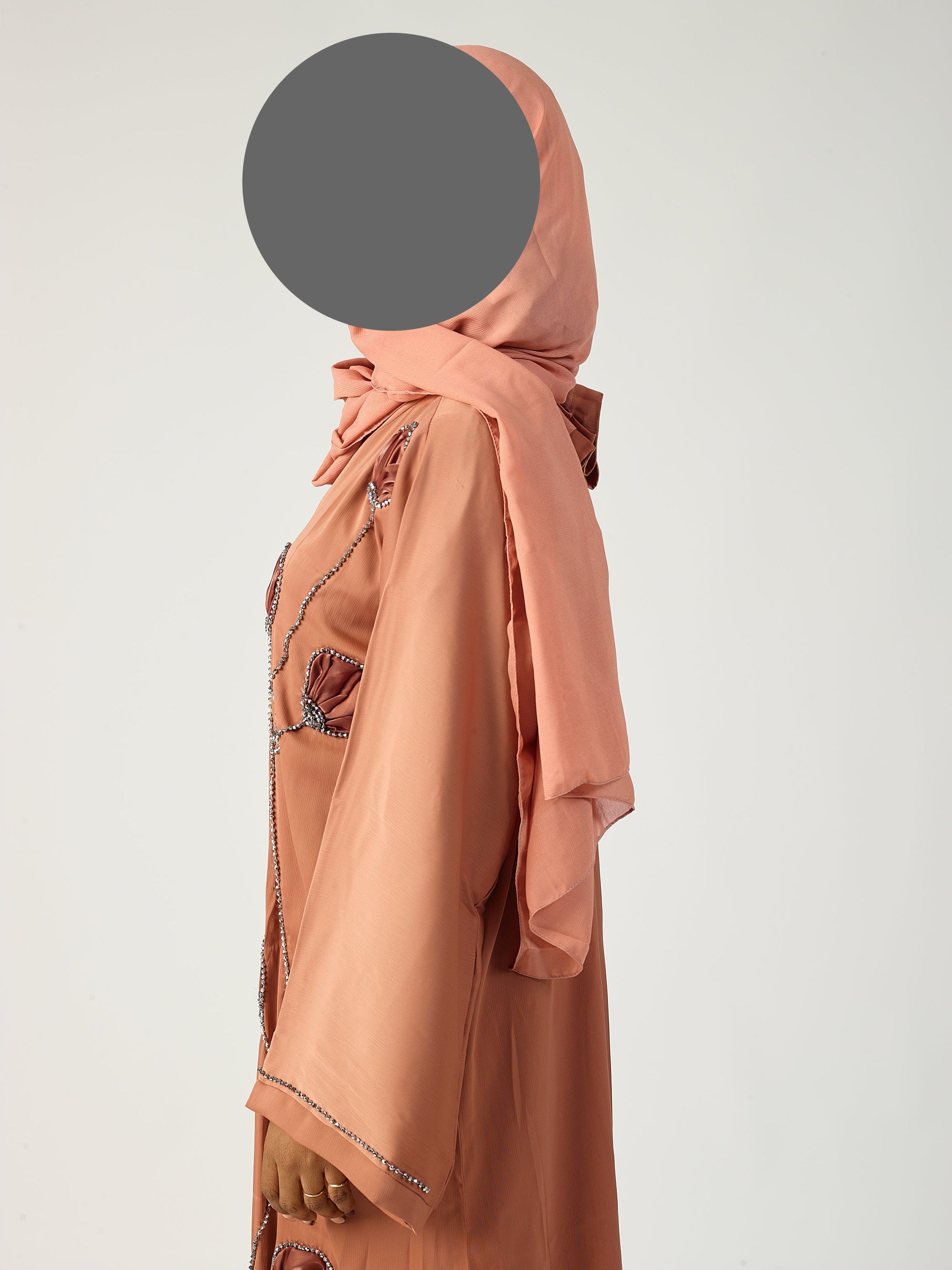Nadira abaya