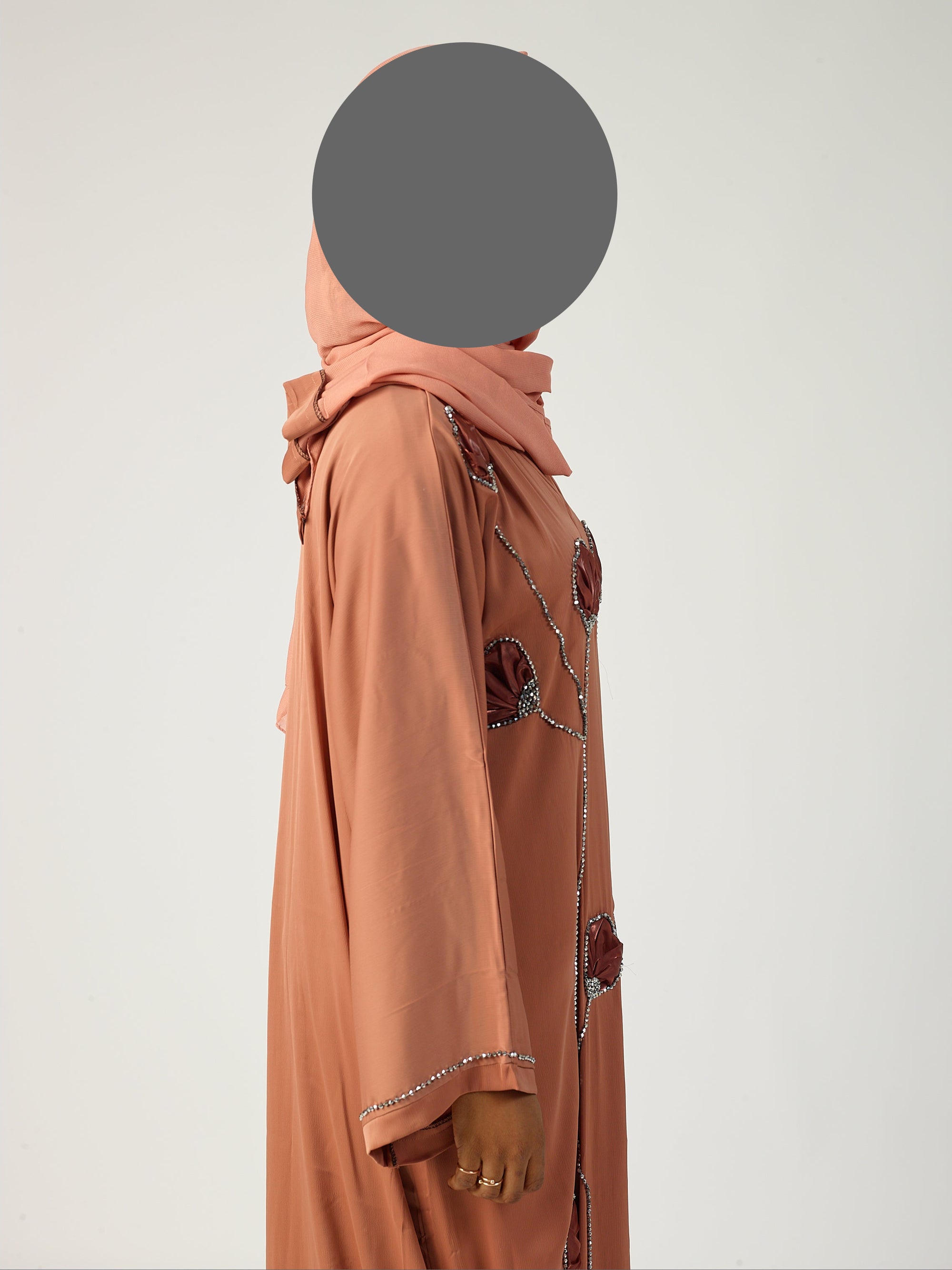 Nadira abaya