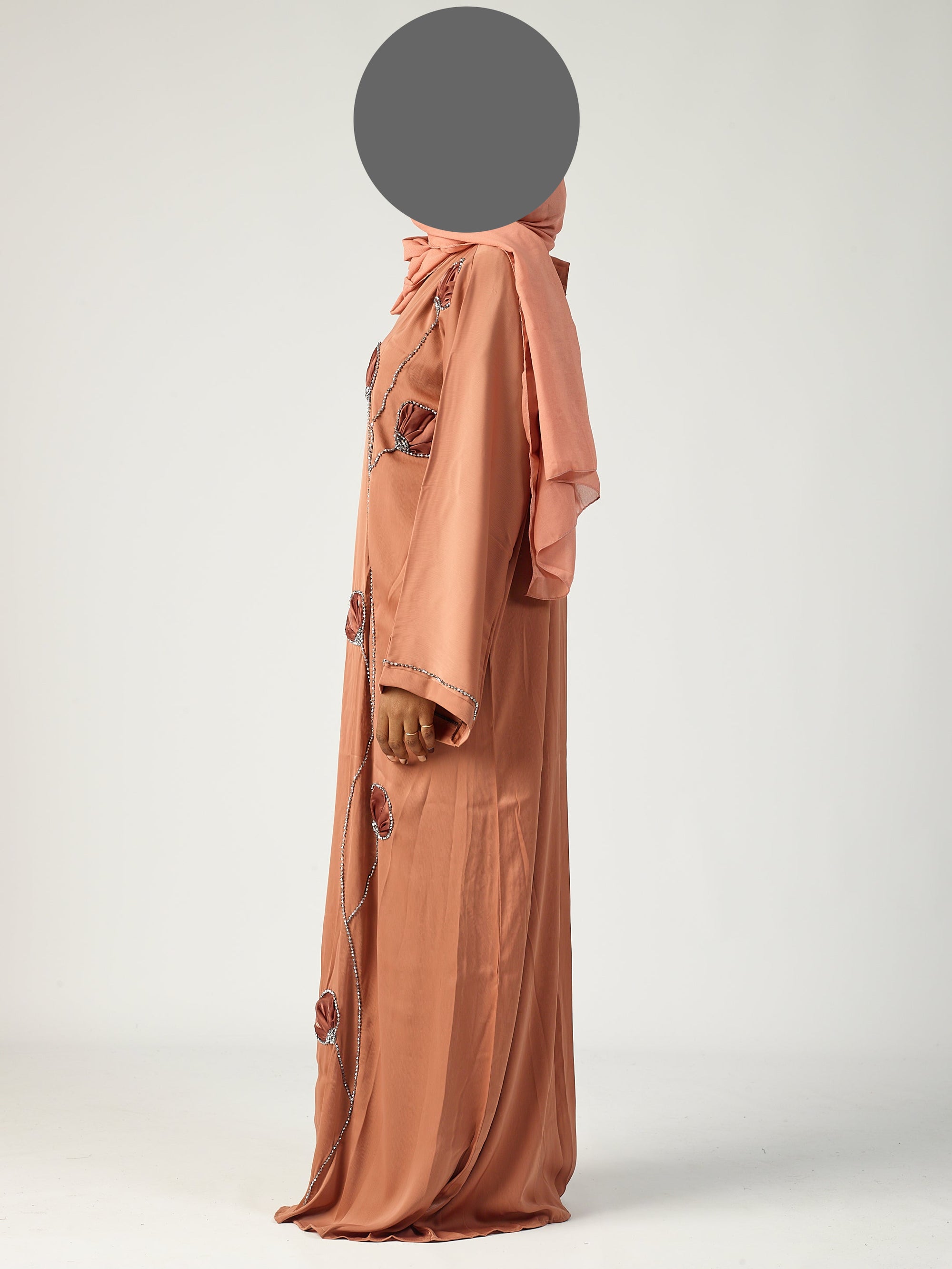 Nadira abaya
