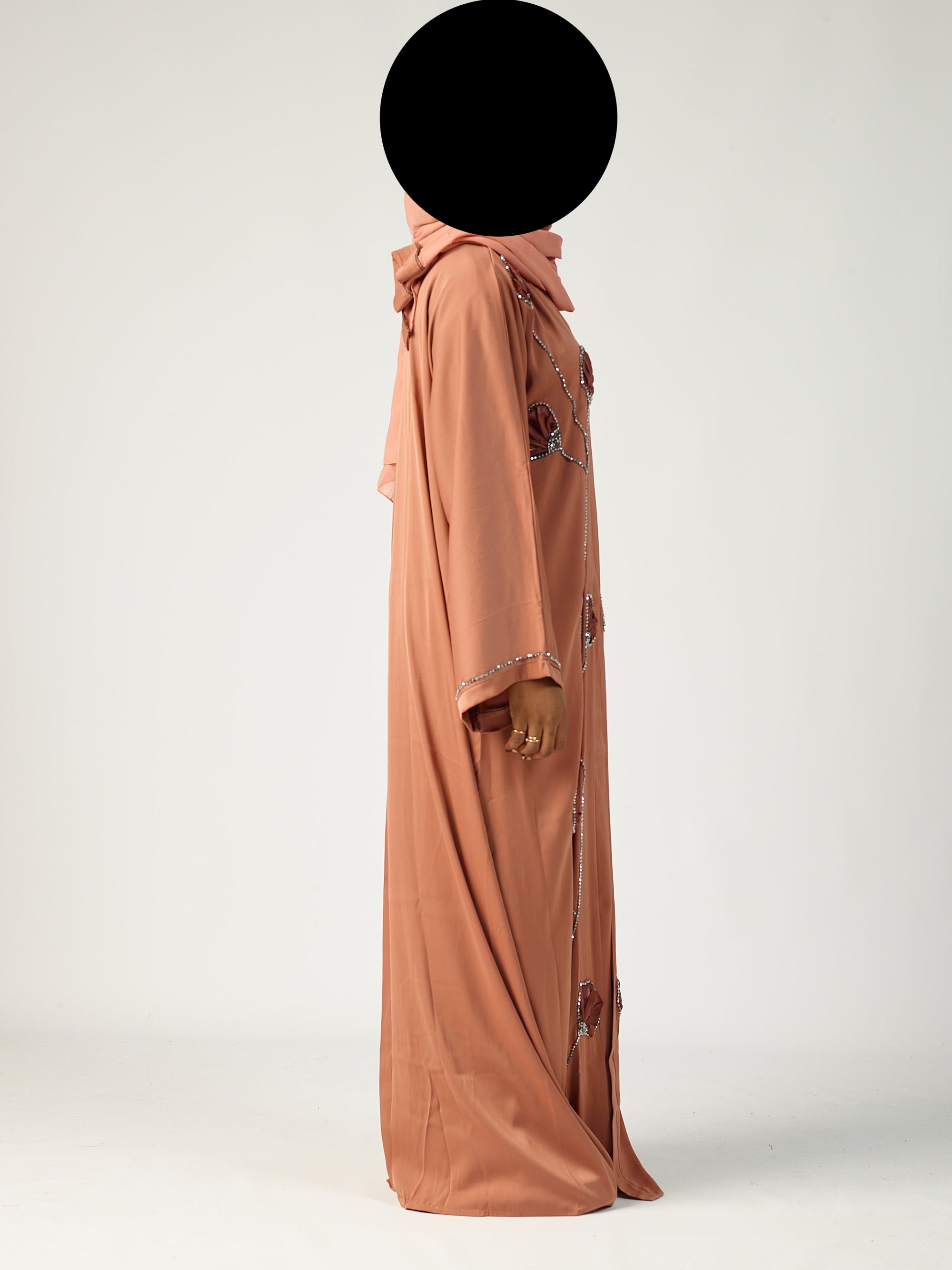 Nadira abaya