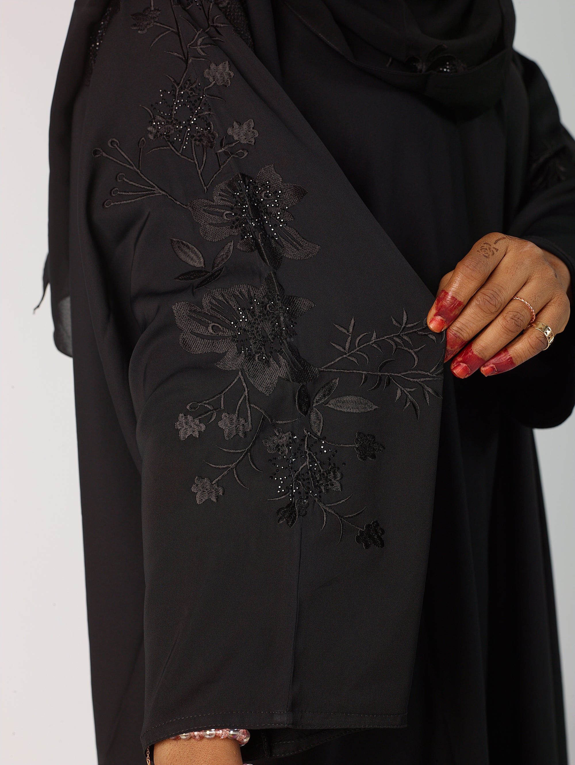 Aaliyah batwing closed abaya