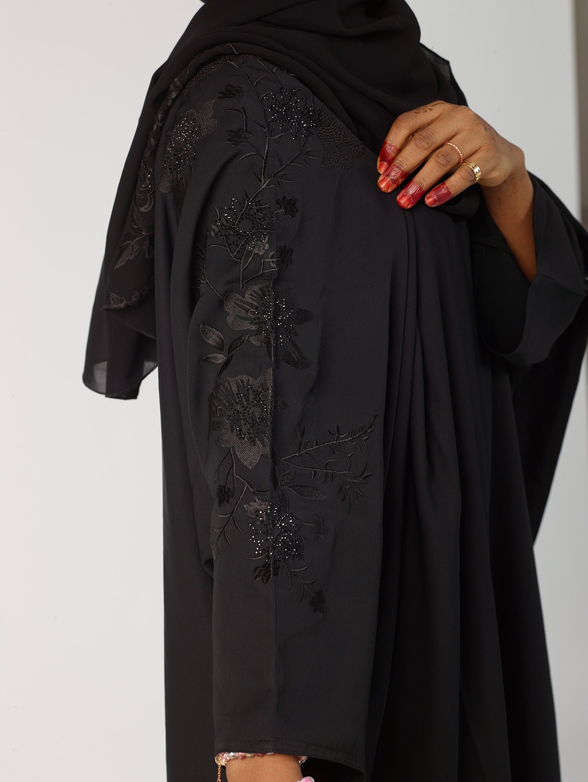 Aaliyah batwing closed abaya