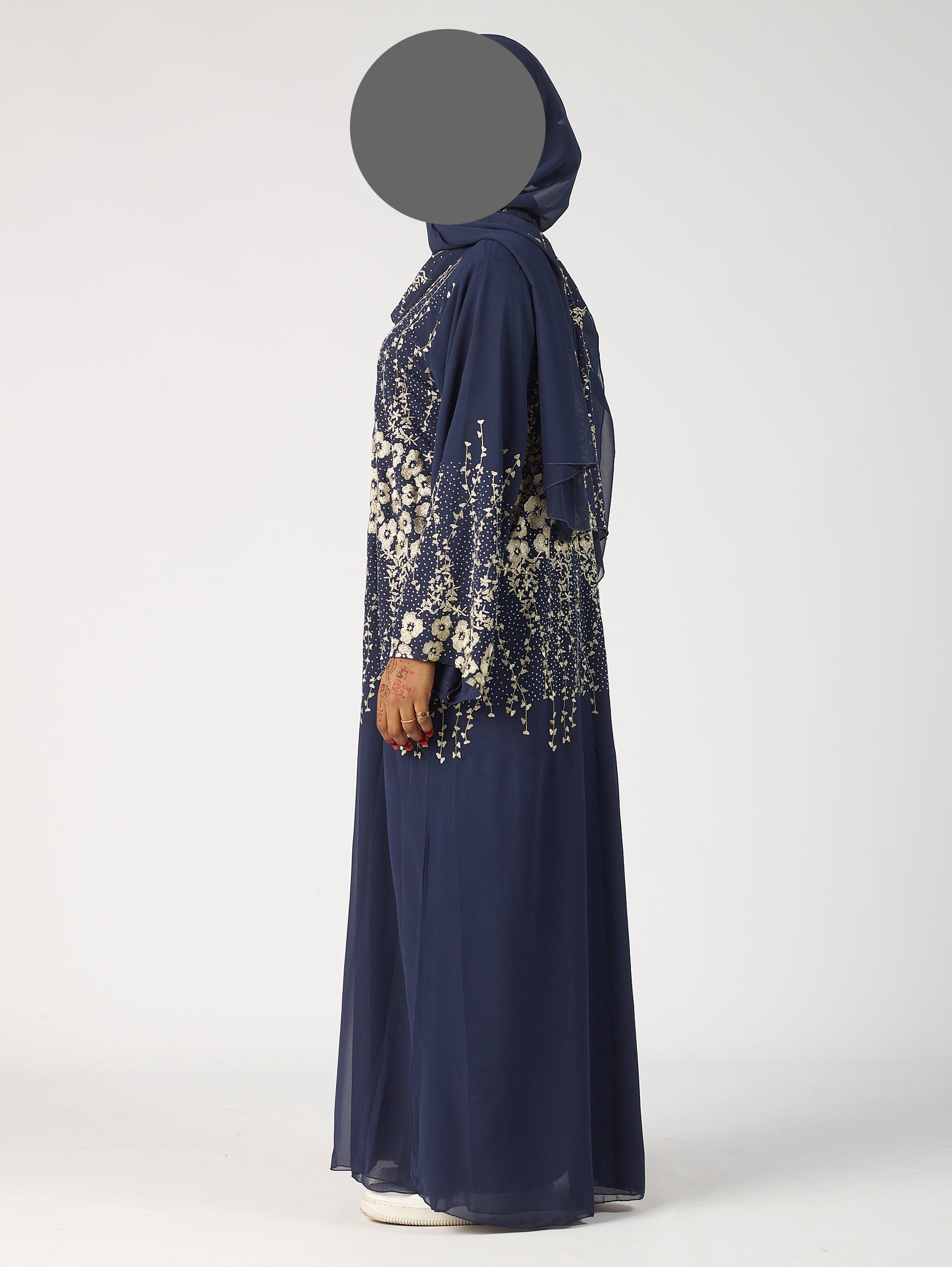 Nabeela abaya