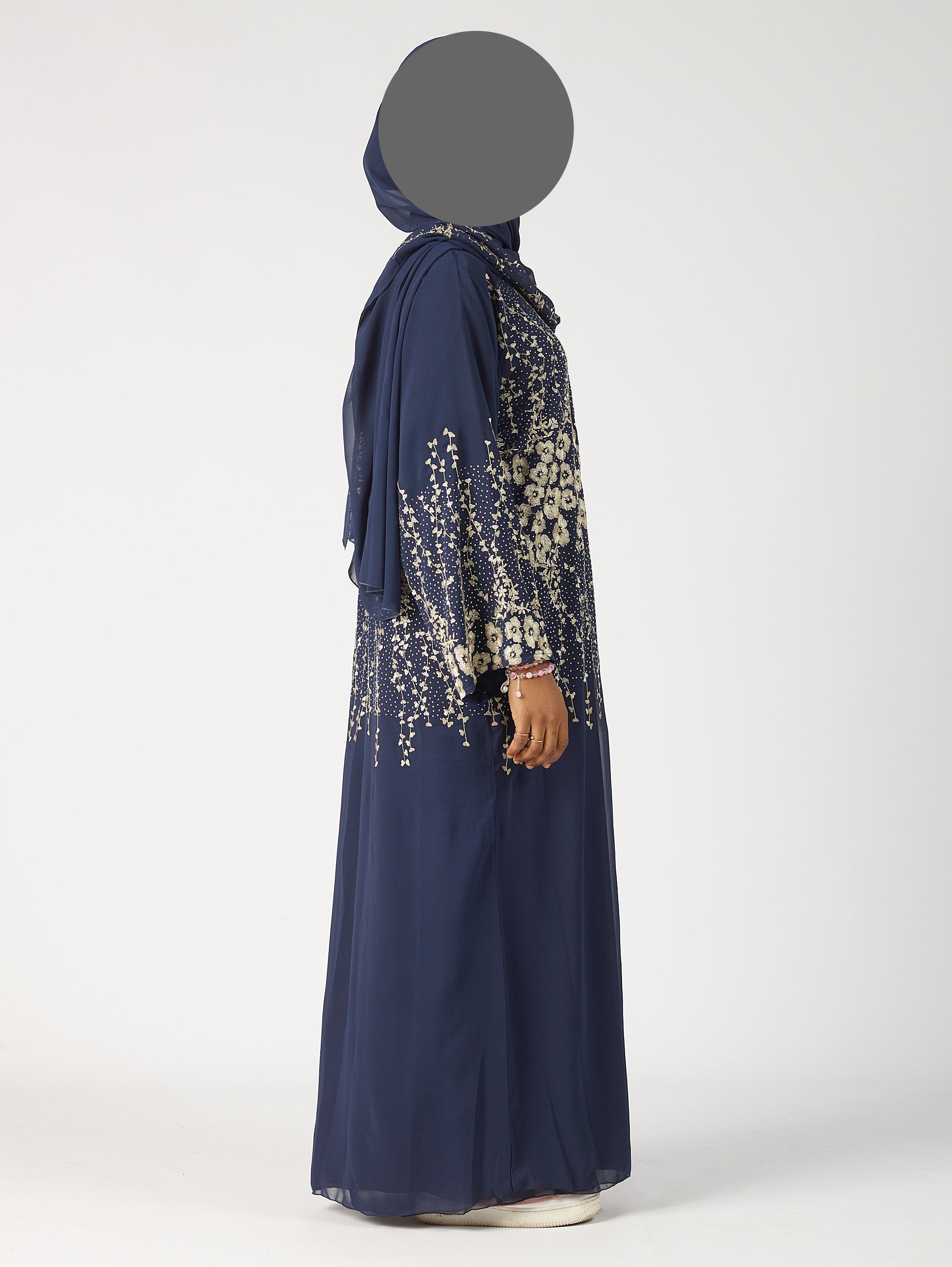 Nabeela abaya